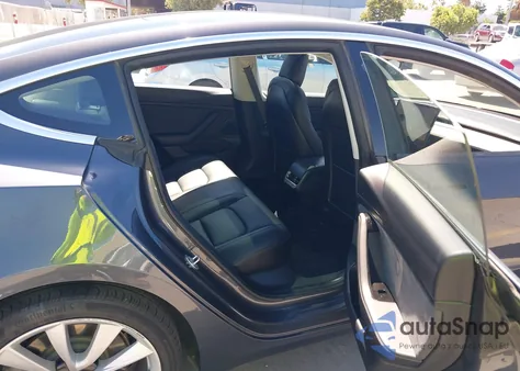 2018 Tesla Model 3 Long Range/Performance z USA, uszkodzony, nr VIN 5YJ3E1EB8JF113048